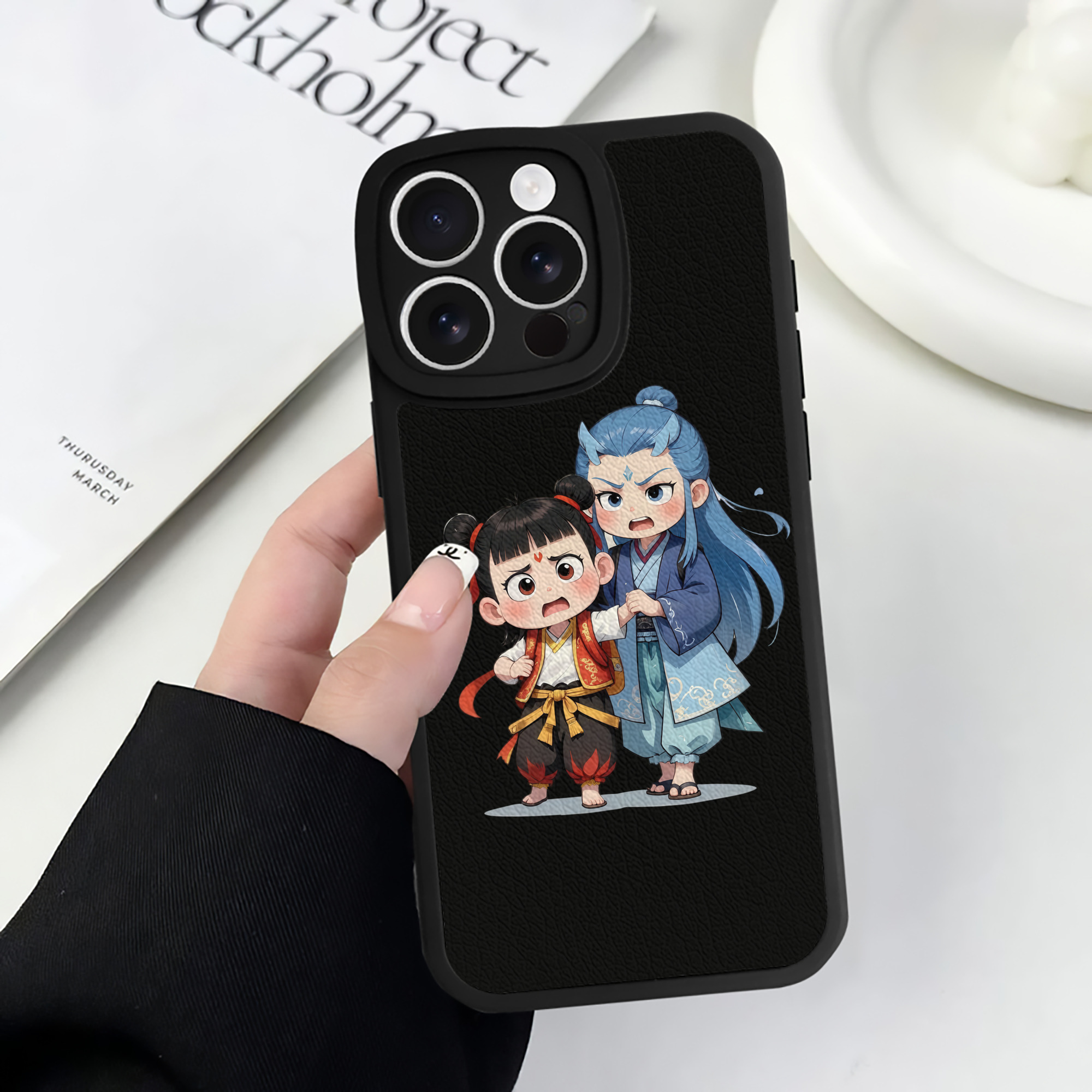 （画像用） Ne Zha 2 ナタ 魔童の大暴れ 【iPhone 16シリーズ対応】シリコンスマホケース（レザー調） 材質：シリコン